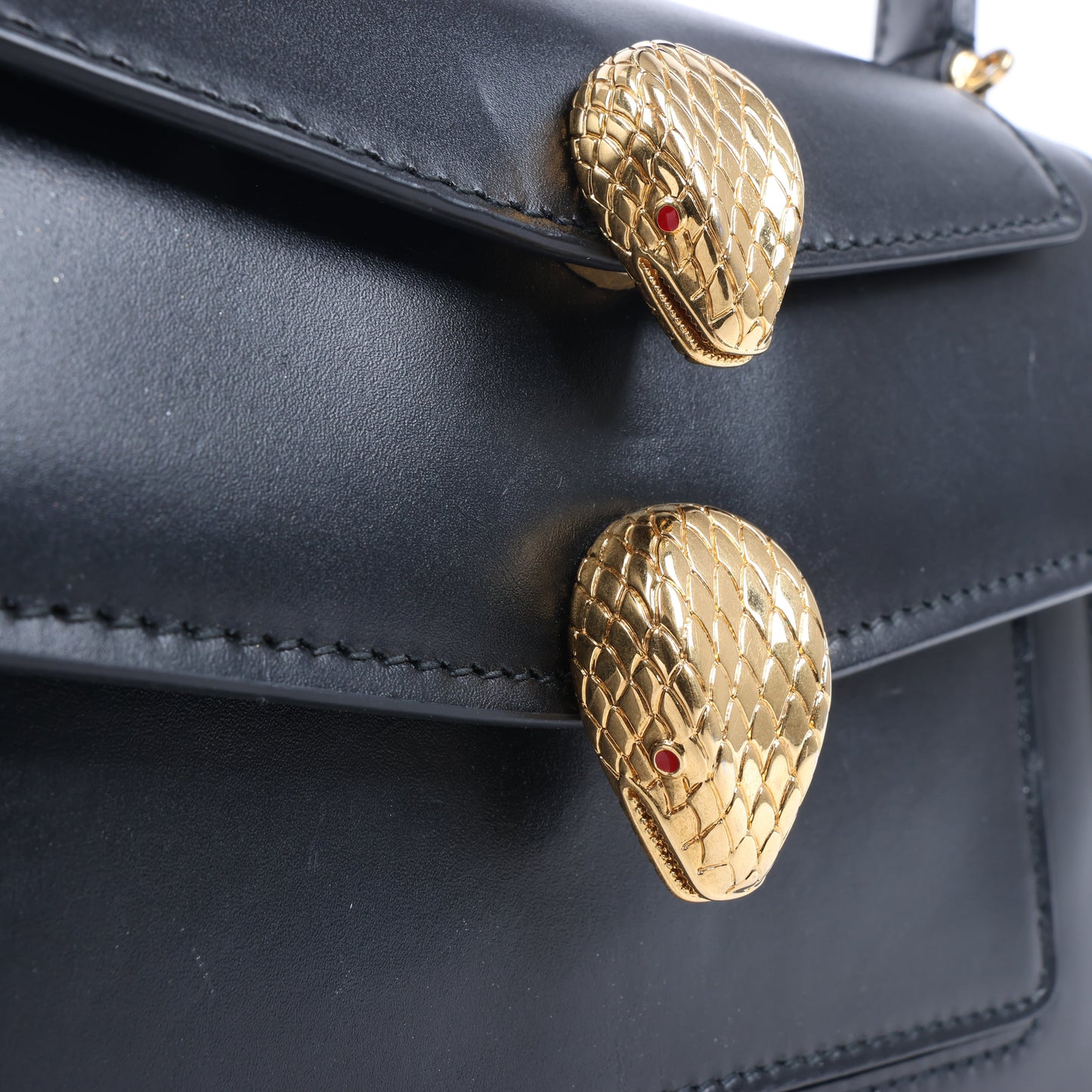 Sac à main en cuir Serpenti Bvlgari × Alexander Wang, noir