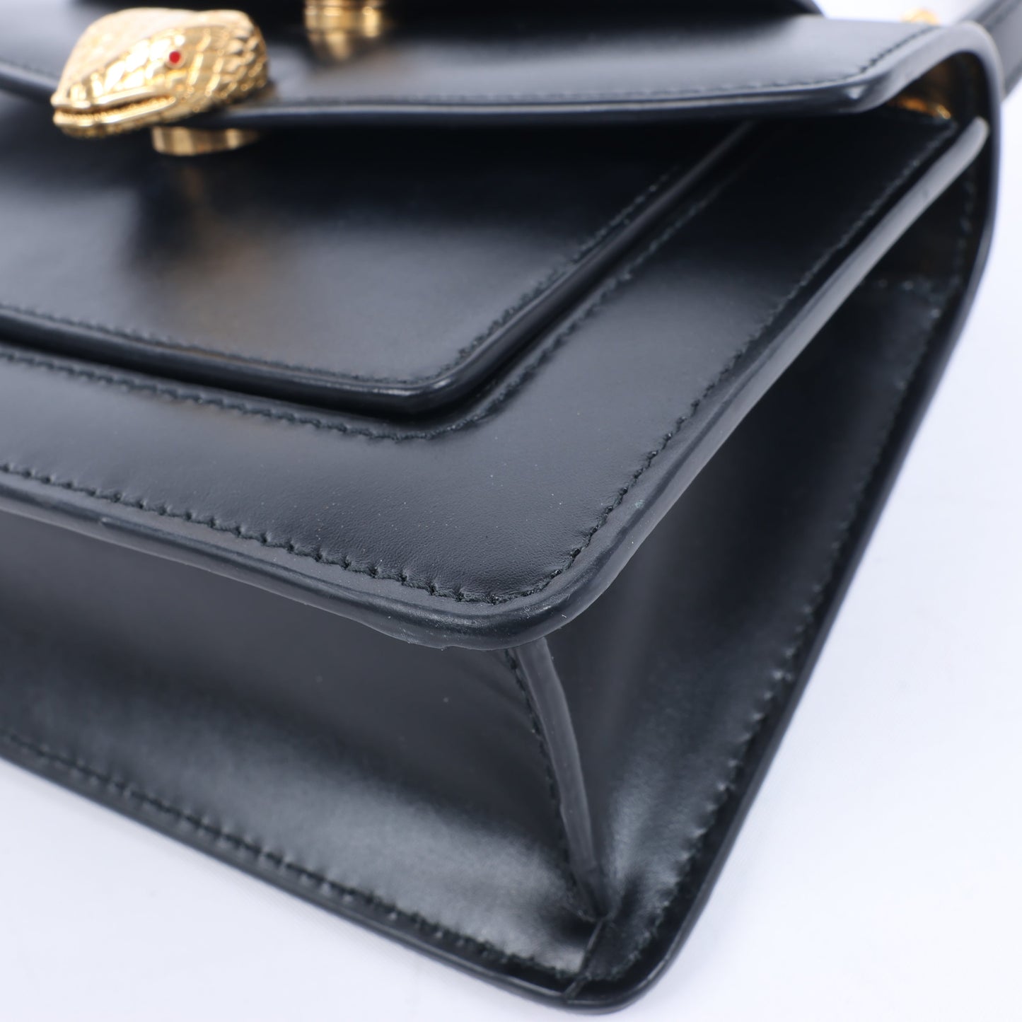 Sac à main en cuir Serpenti Bvlgari × Alexander Wang, noir