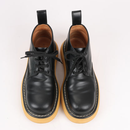 Bottega Veneta The Bounce Kurze Lederstiefel in Schwarz x Senfgelb, Größe 39 EU