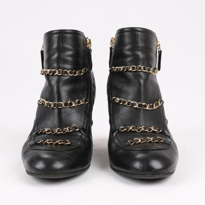 CHANEL Coco Mark Kurze Stiefel aus Matelassé-Leder und Lack in Schwarz G33028, Größe 38 EU