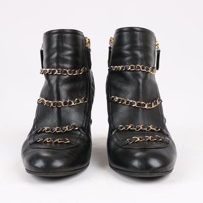 CHANEL Coco Mark Kurze Stiefel aus Matelassé-Leder und Lack in Schwarz G33028, Größe 38 EU
