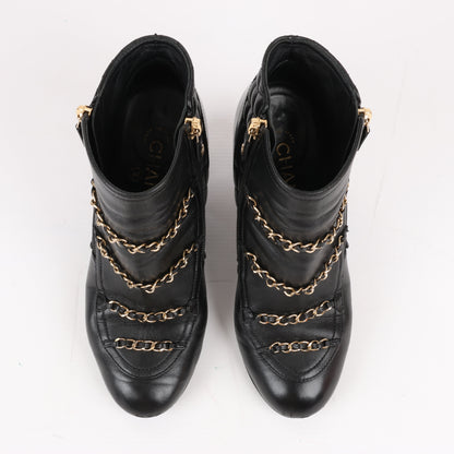 CHANEL Coco Mark Kurze Stiefel aus Matelassé-Leder und Lack in Schwarz G33028, Größe 38 EU