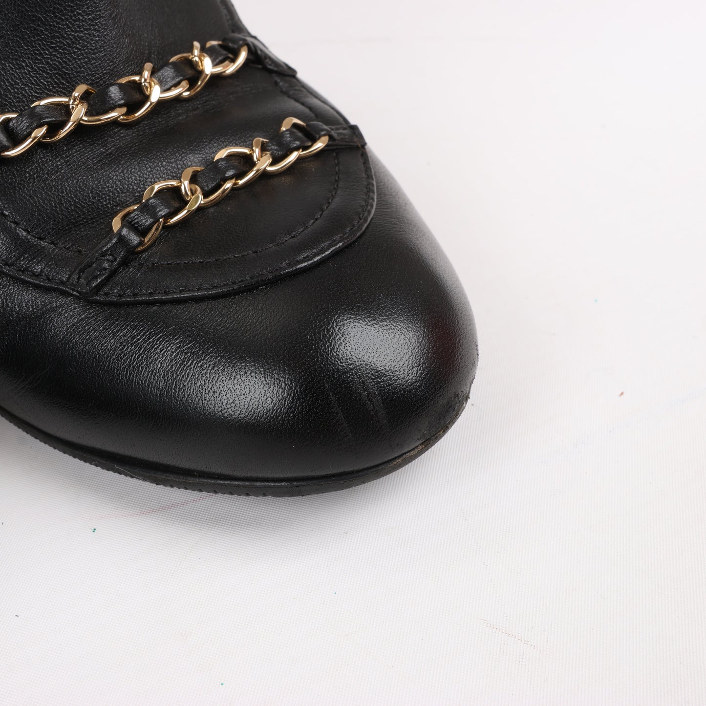 CHANEL Coco Mark Kurze Stiefel aus Matelassé-Leder und Lack in Schwarz G33028, Größe 38 EU