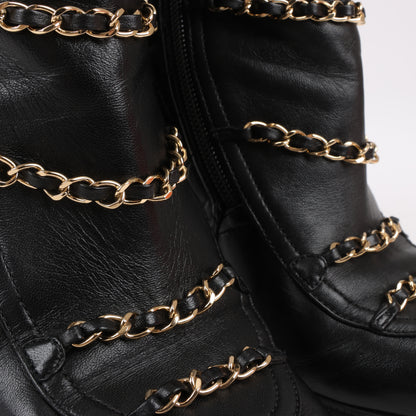 CHANEL Coco Mark Kurze Stiefel aus Matelassé-Leder und Lack in Schwarz G33028, Größe 38 EU