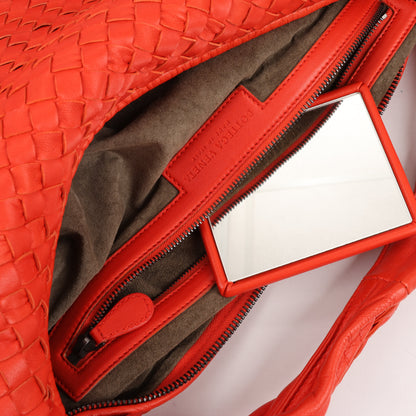 Bottega Veneta Intrecciato Hobo Leder Umhängetasche in Rot