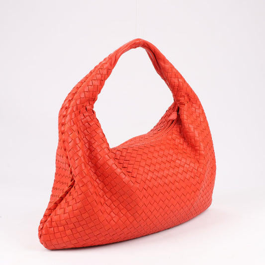 Bottega Veneta Intrecciato Hobo Leder Umhängetasche in Rot