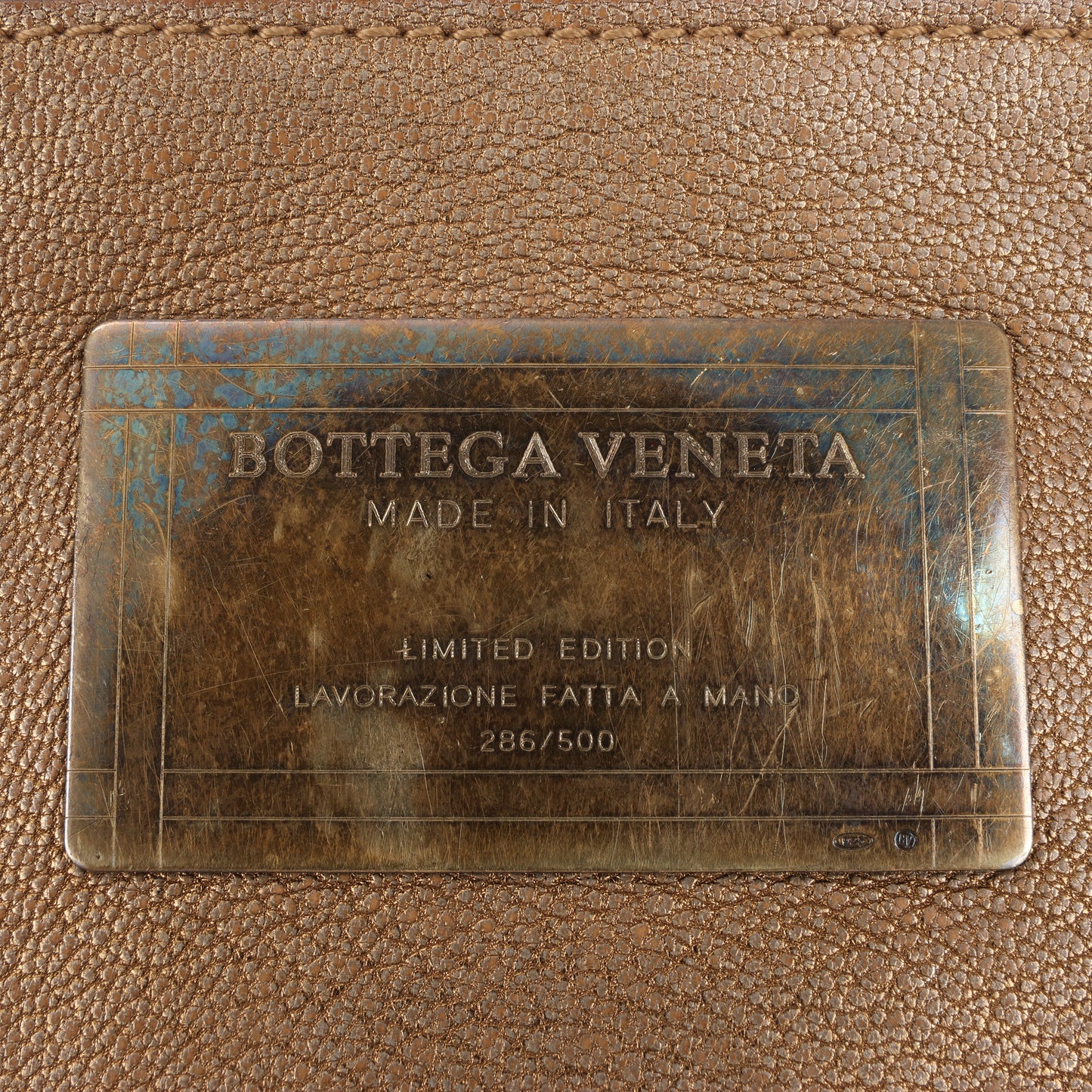 Bottega Veneta Intrecciato Cabat MM Ledertasche in Gold