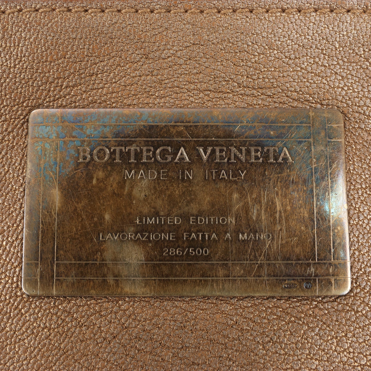 Bottega Veneta Intrecciato Cabat MM Ledertasche in Gold