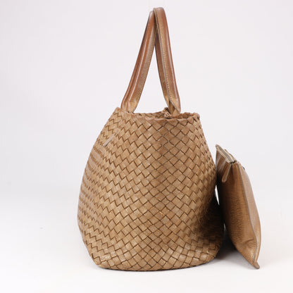 Bottega Veneta Intrecciato Cabat MM Ledertasche in Gold