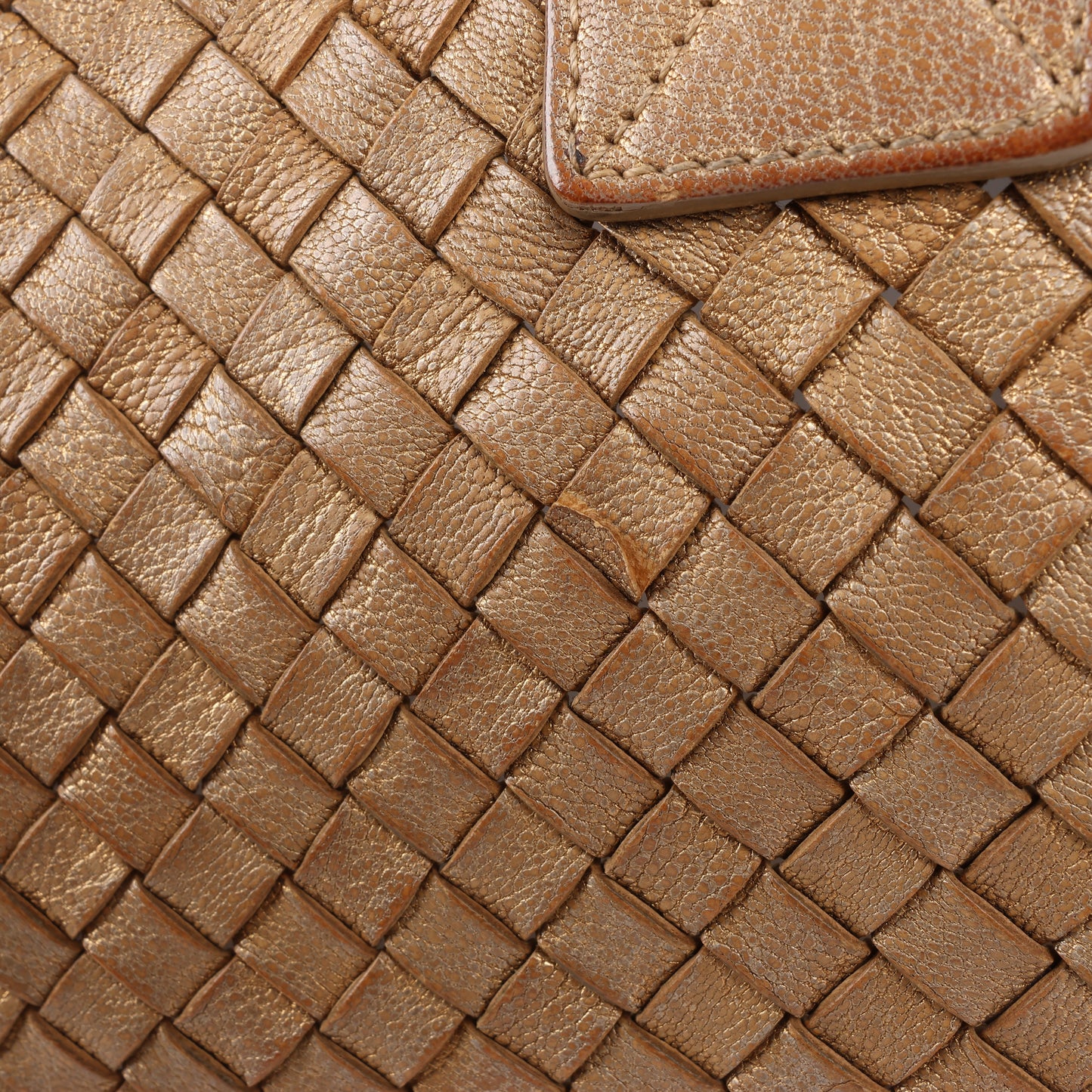 Bottega Veneta Intrecciato Cabat MM Ledertasche in Gold