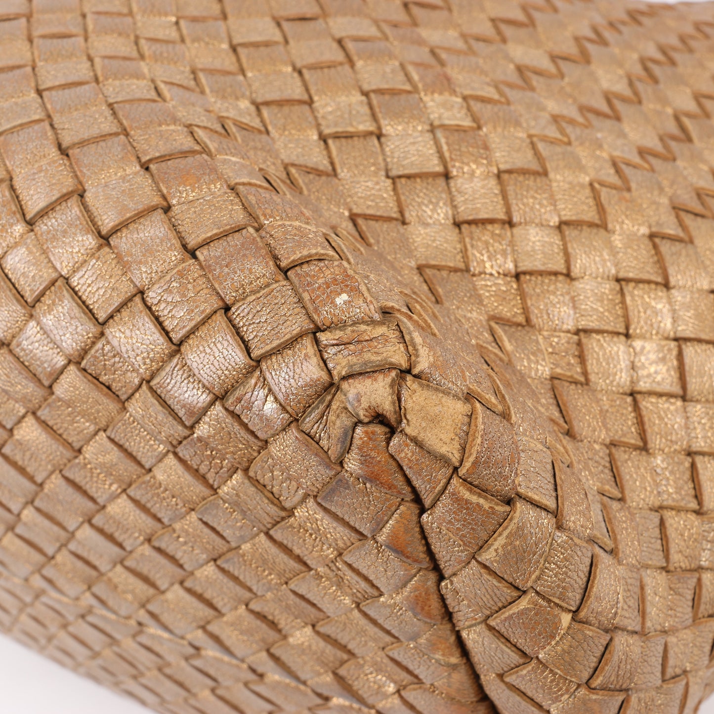 Bottega Veneta Intrecciato Cabat MM Ledertasche in Gold