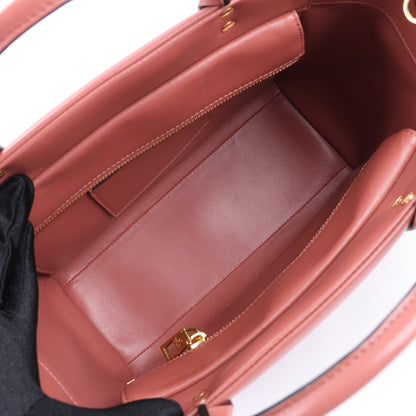 Valentino Garavani – One Studs – 2-Wege-Schultertasche aus Leder in Kastanienbraun