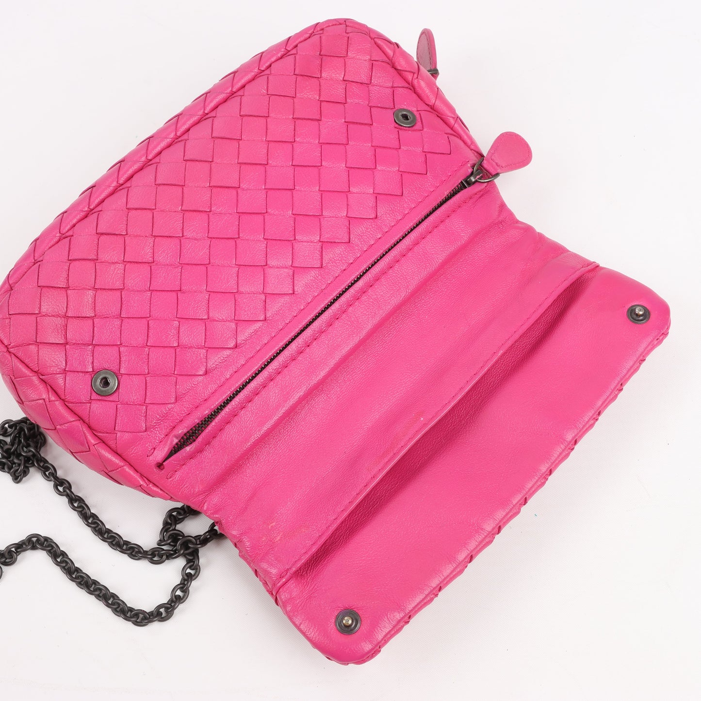 BOTTEGA VENETA – Schultertasche aus Intrecciato-Leder mit Kette in Pink