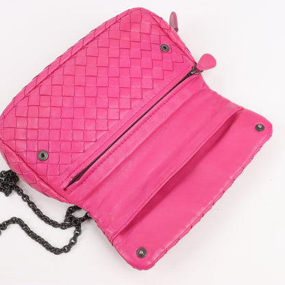 BOTTEGA VENETA – Schultertasche aus Intrecciato-Leder mit Kette in Pink