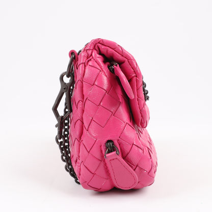 BOTTEGA VENETA – Schultertasche aus Intrecciato-Leder mit Kette in Pink