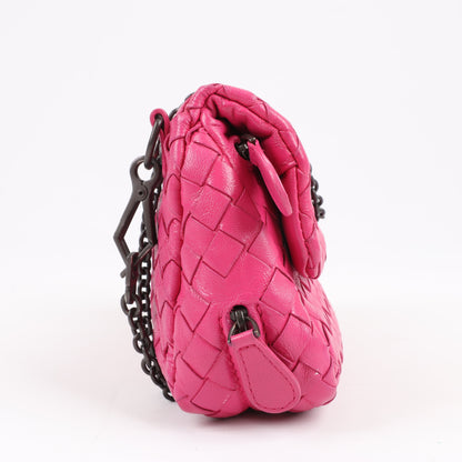BOTTEGA VENETA – Schultertasche aus Intrecciato-Leder mit Kette in Pink