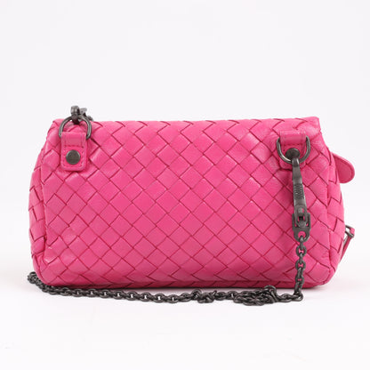 BOTTEGA VENETA – Schultertasche aus Intrecciato-Leder mit Kette in Pink