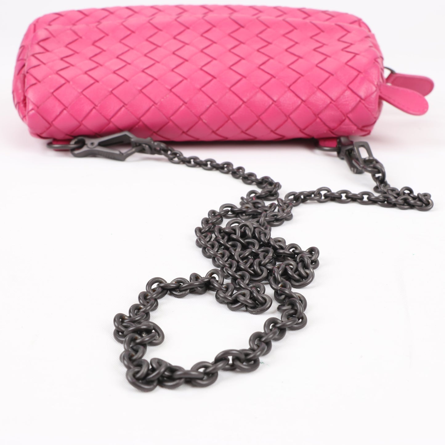 BOTTEGA VENETA – Schultertasche aus Intrecciato-Leder mit Kette in Pink