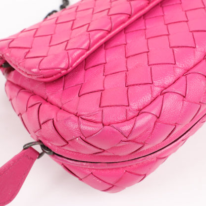 BOTTEGA VENETA – Schultertasche aus Intrecciato-Leder mit Kette in Pink