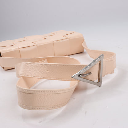 Bottega Veneta Maxi Intrecciato Kassetten-Umhängetasche aus Leder in Puderbeige