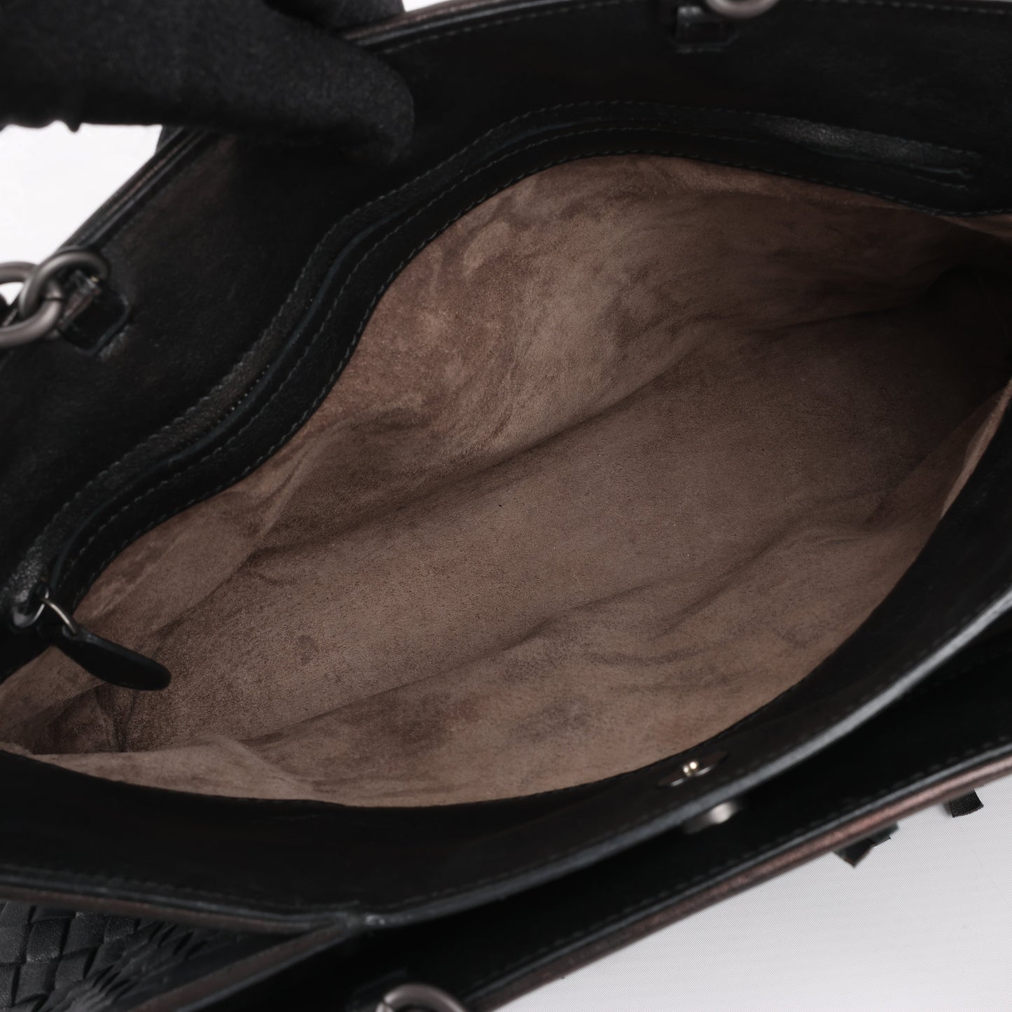 Umhängetasche aus Intrecciato-Leder von Bottega Veneta in Schwarz