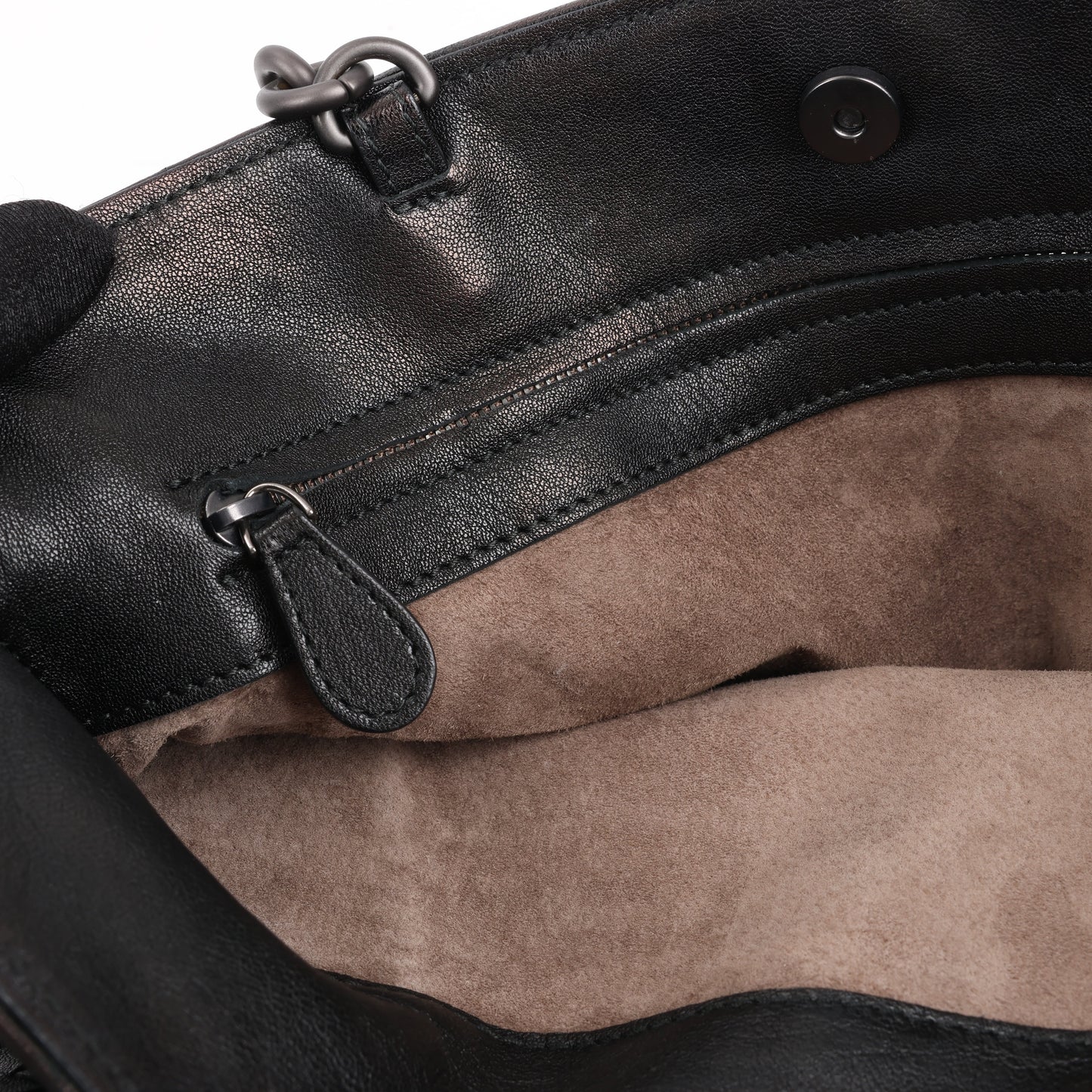 Umhängetasche aus Intrecciato-Leder von Bottega Veneta in Schwarz