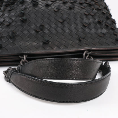 Umhängetasche aus Intrecciato-Leder von Bottega Veneta in Schwarz