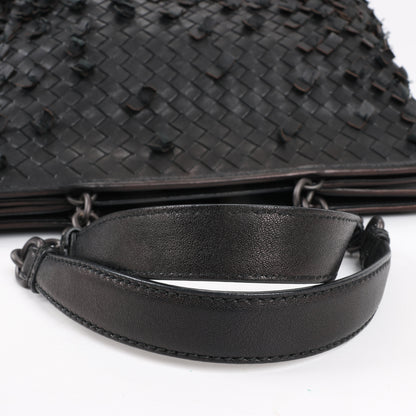 Umhängetasche aus Intrecciato-Leder von Bottega Veneta in Schwarz