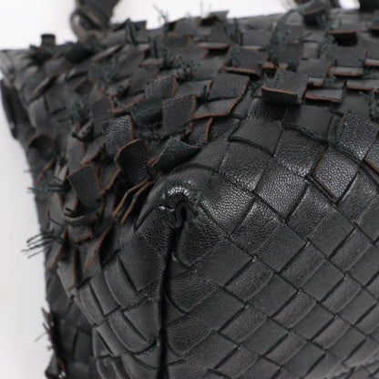 Umhängetasche aus Intrecciato-Leder von Bottega Veneta in Schwarz