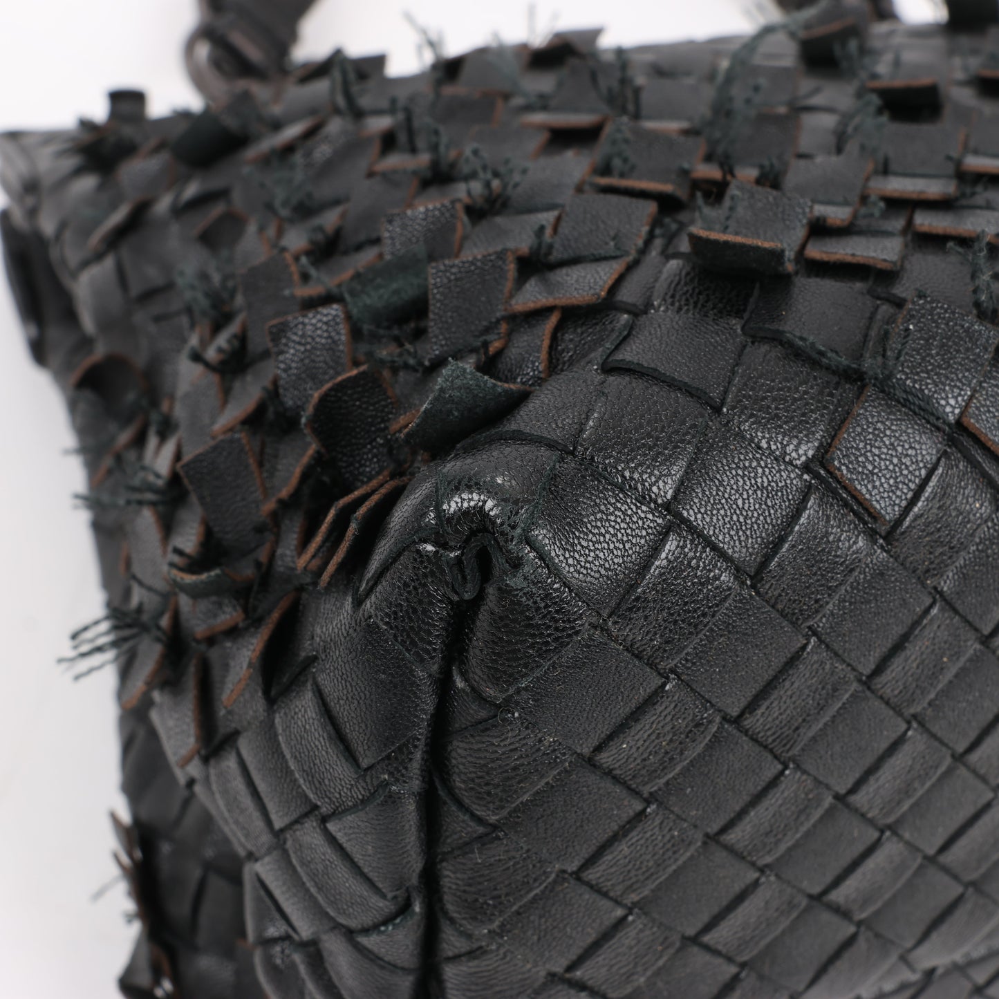 Umhängetasche aus Intrecciato-Leder von Bottega Veneta in Schwarz