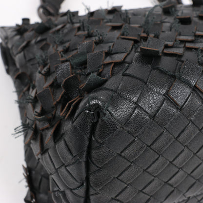 Umhängetasche aus Intrecciato-Leder von Bottega Veneta in Schwarz