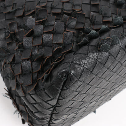 Umhängetasche aus Intrecciato-Leder von Bottega Veneta in Schwarz