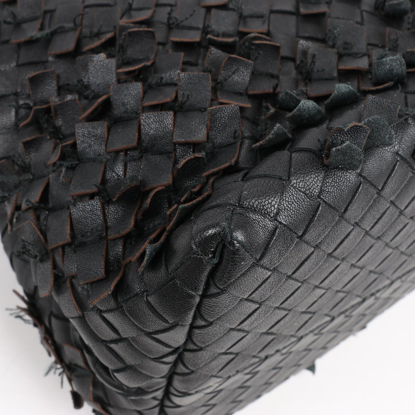 Umhängetasche aus Intrecciato-Leder von Bottega Veneta in Schwarz