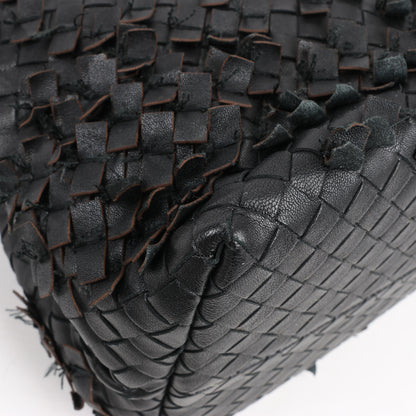 Umhängetasche aus Intrecciato-Leder von Bottega Veneta in Schwarz