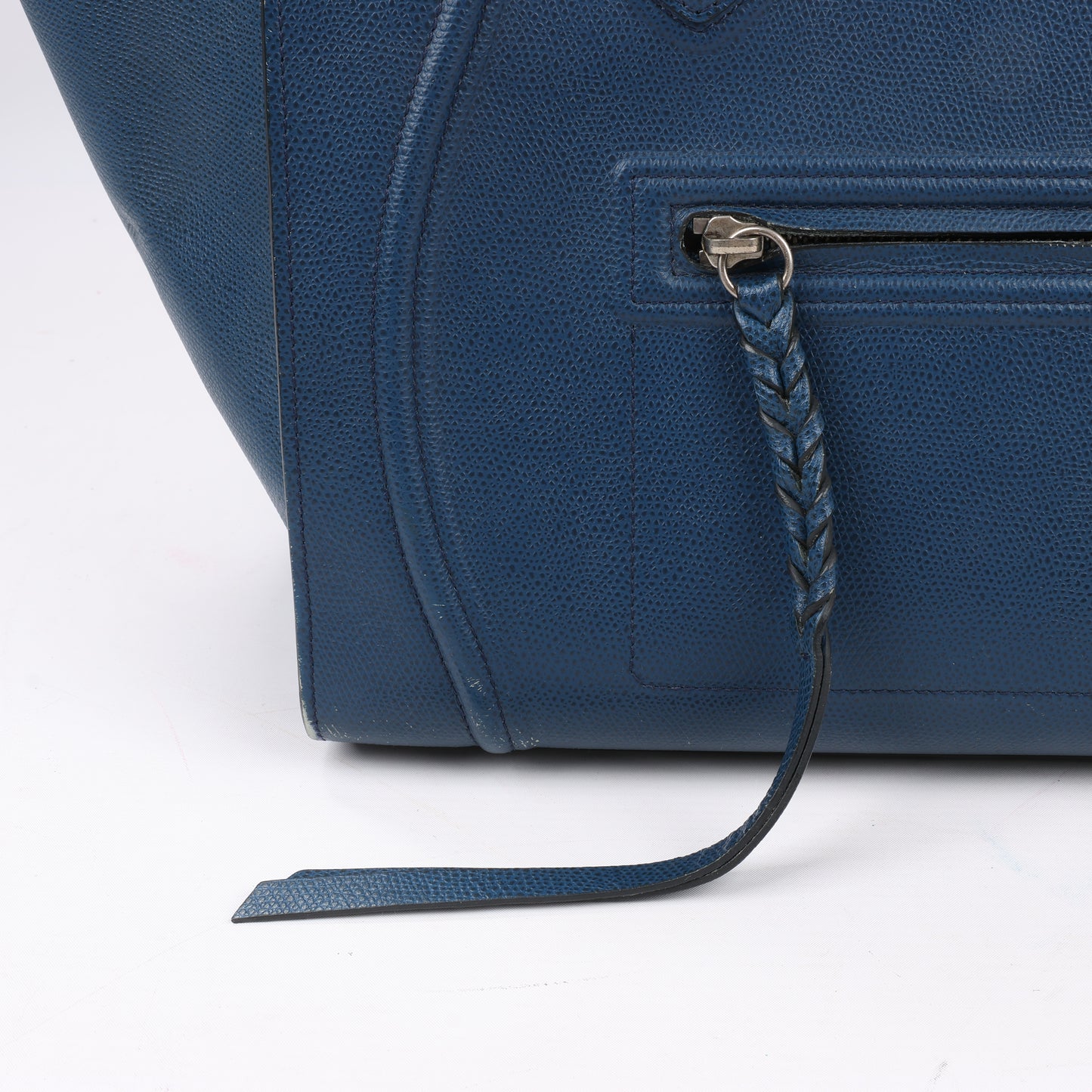CELINE Luggage Phantom Mittelgroße Handtasche aus genarbtem Leder in Marineblau