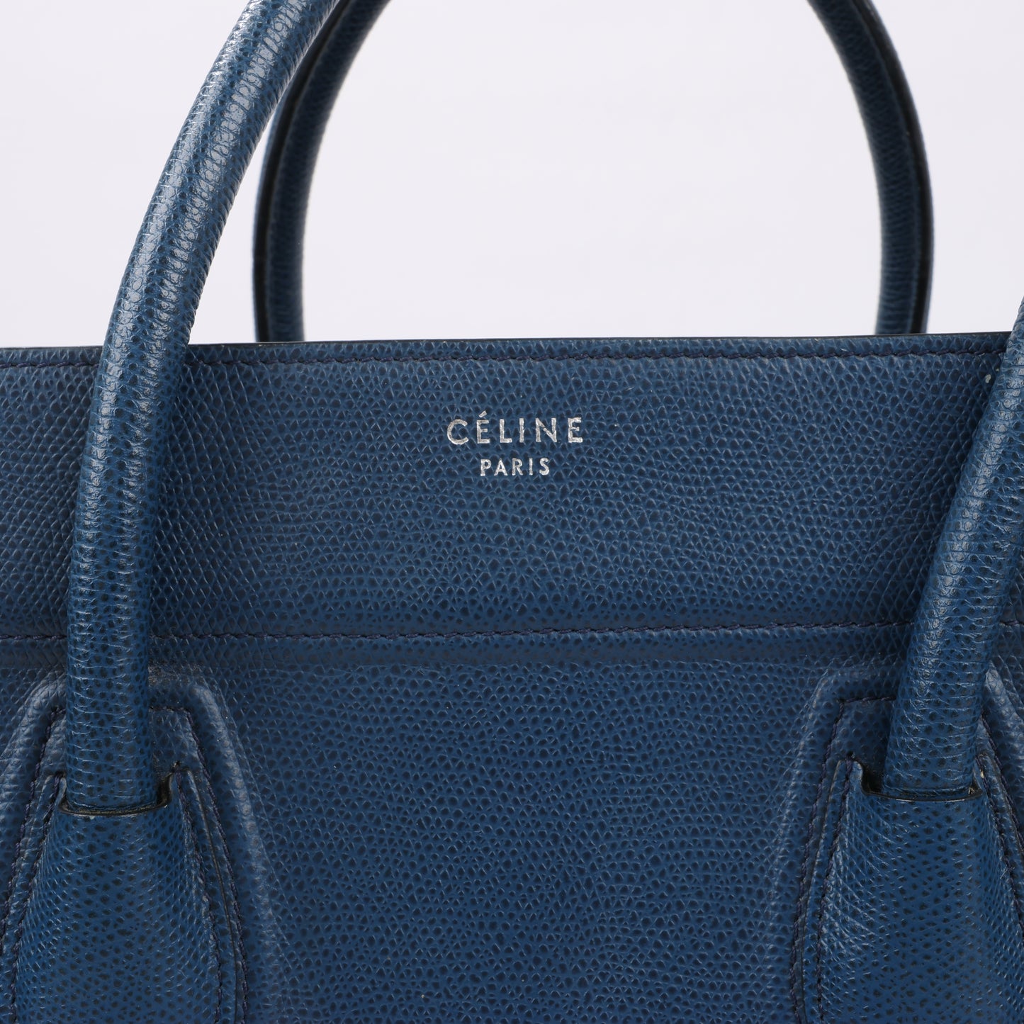 CELINE Luggage Phantom Mittelgroße Handtasche aus genarbtem Leder in Marineblau