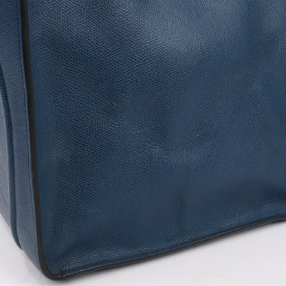 CELINE Luggage Phantom Mittelgroße Handtasche aus genarbtem Leder in Marineblau