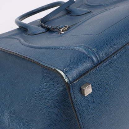 CELINE Luggage Phantom Mittelgroße Handtasche aus genarbtem Leder in Marineblau