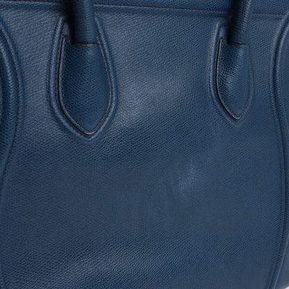 CELINE Luggage Phantom Mittelgroße Handtasche aus genarbtem Leder in Marineblau
