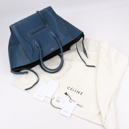CELINE Luggage Phantom Mittelgroße Handtasche aus genarbtem Leder in Marineblau