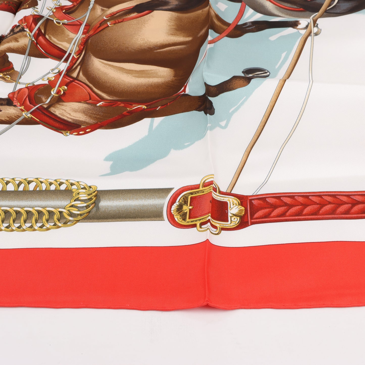 Hermès Carré 90 „ATTELAGE EN ARBALETE“ Seidentaschentuch in Rot