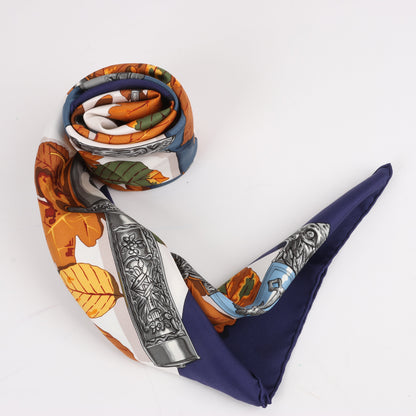 Hermès Carré 90 "AU PLUS DRU" Seidentaschentuch in Marineblau