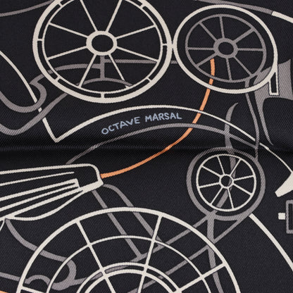 Hermès Carré 90 „COMPLICATION EQUESTRE“ 100% Seidenschal in Schwarz