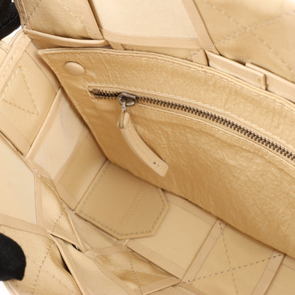 Bottega Veneta Maxi Intrecciato Cassette Sac à bandoulière en cuir en beige