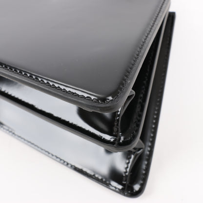 Fendi Peekaboo Cuts Lackleder-Umhängetasche mit Kette in Schwarz 8BN340