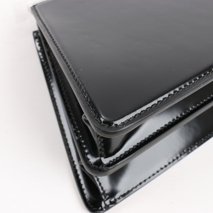 Fendi Peekaboo Cuts Lackleder-Umhängetasche mit Kette in Schwarz 8BN340