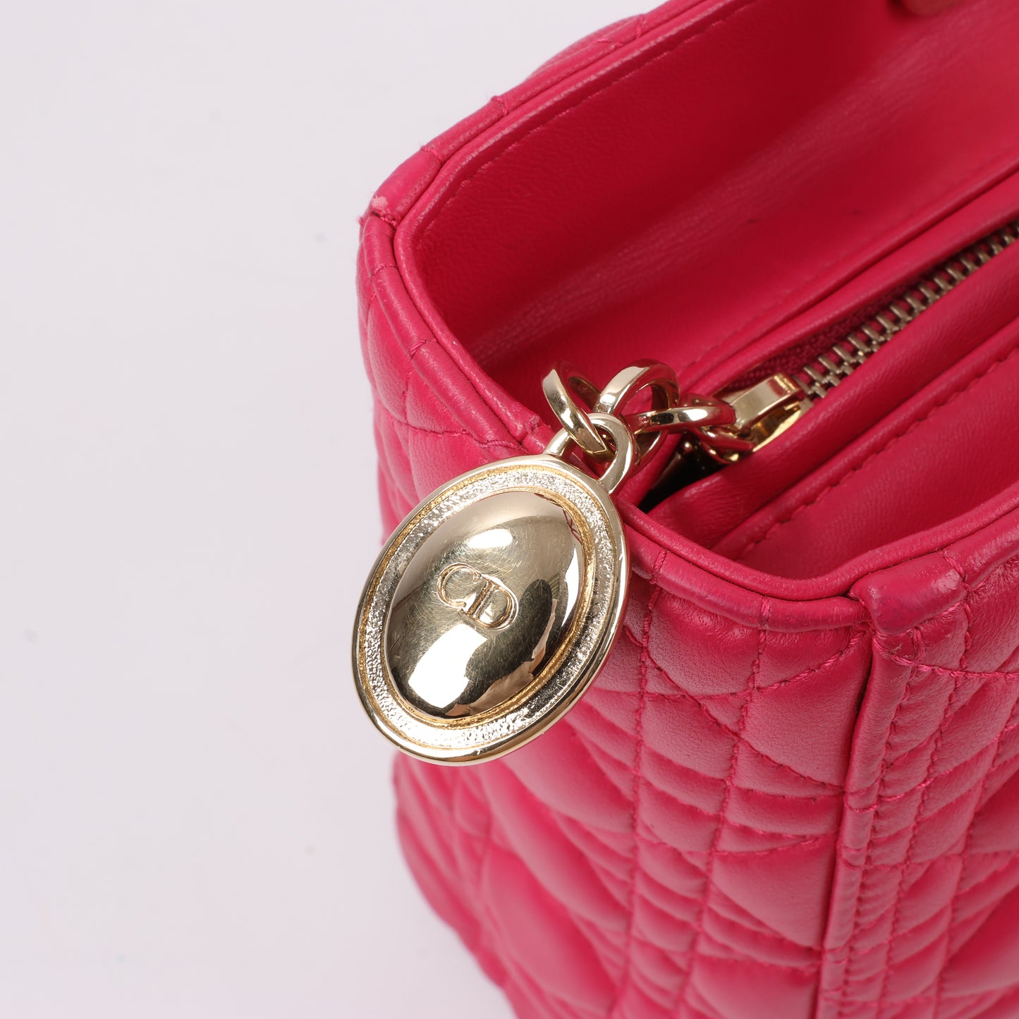 Christian Dior Lady Dior Cannage Große 2-Wege-Handtasche aus Leder in Pink