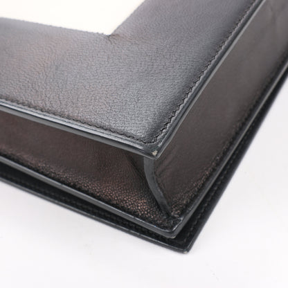 Celine Frame Abend-Schultertasche aus Leder mit Kette in Schwarz × Weiß