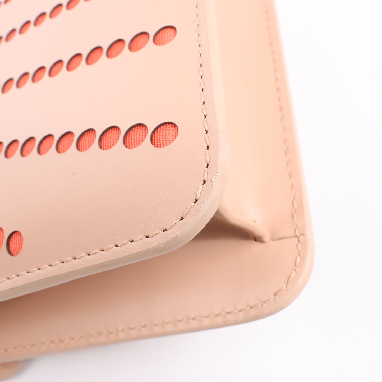 BVLGARI Serpenti Schultertasche aus Leder mit Kette in Rosa