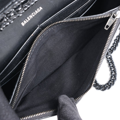 Balenciaga – Hourglass – Schultertasche in Kroko-Optik in Schwarz